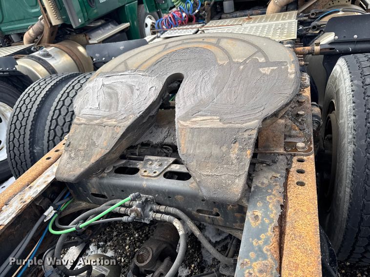 image for item YA2329 2017 Freightliner Cascadia 125 semi truck