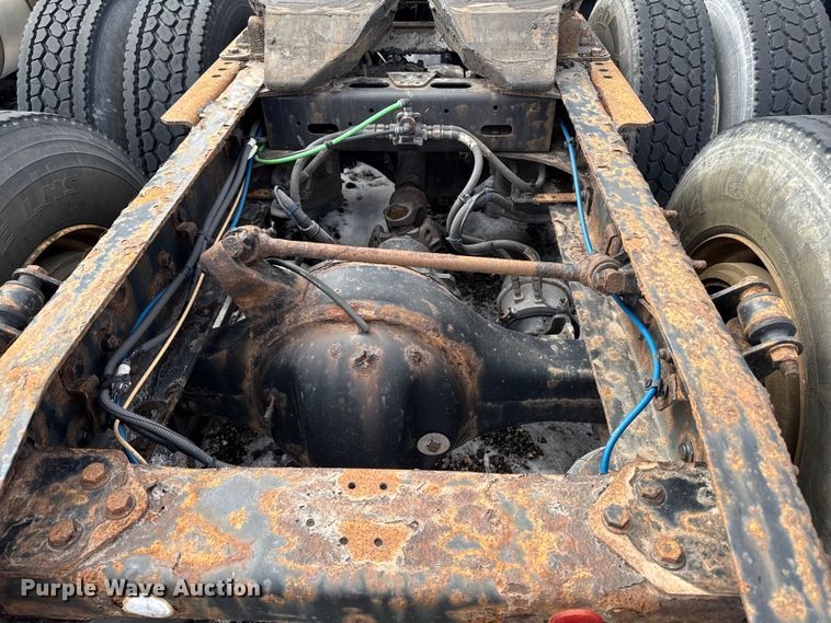 image for item YA2329 2017 Freightliner Cascadia 125 semi truck