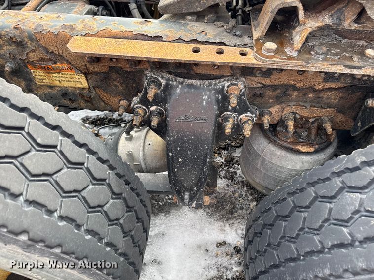 image for item YA2329 2017 Freightliner Cascadia 125 semi truck