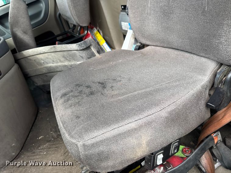 image for item YA2329 2017 Freightliner Cascadia 125 semi truck