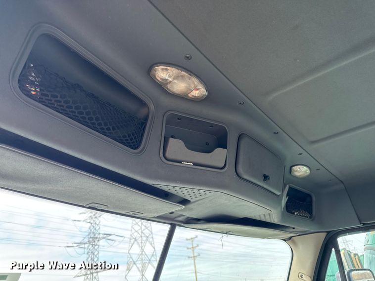 image for item YA2329 2017 Freightliner Cascadia 125 semi truck