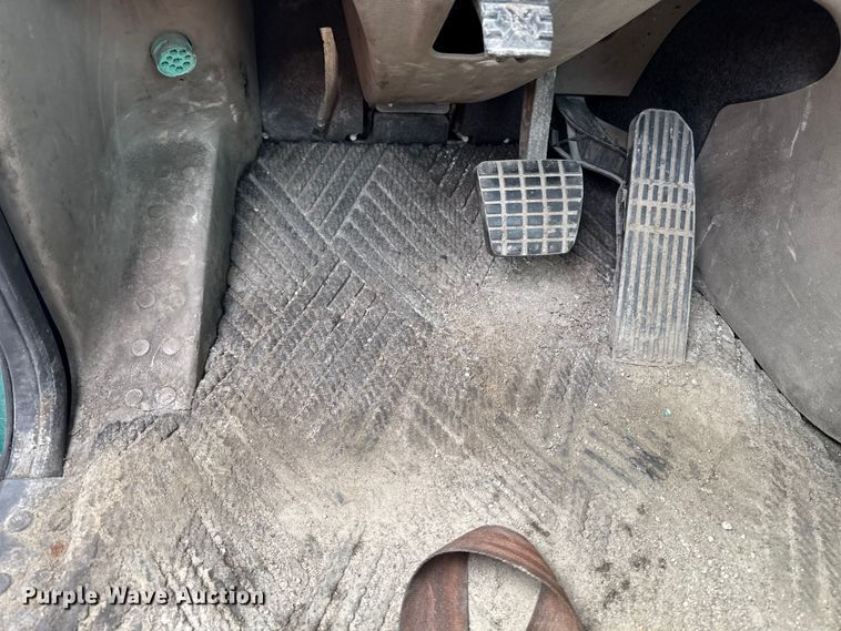 image for item YA2329 2017 Freightliner Cascadia 125 semi truck