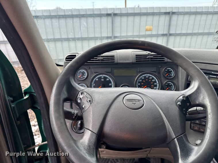 image for item YA2329 2017 Freightliner Cascadia 125 semi truck