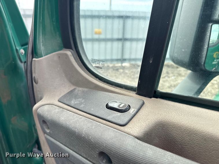 image for item YA2329 2017 Freightliner Cascadia 125 semi truck