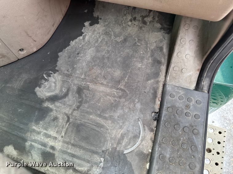 image for item YA2329 2017 Freightliner Cascadia 125 semi truck