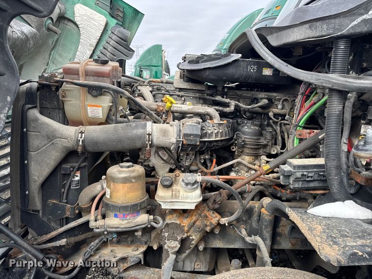 image for item YA2329 2017 Freightliner Cascadia 125 semi truck