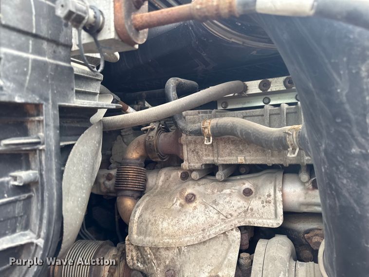 image for item YA2329 2017 Freightliner Cascadia 125 semi truck