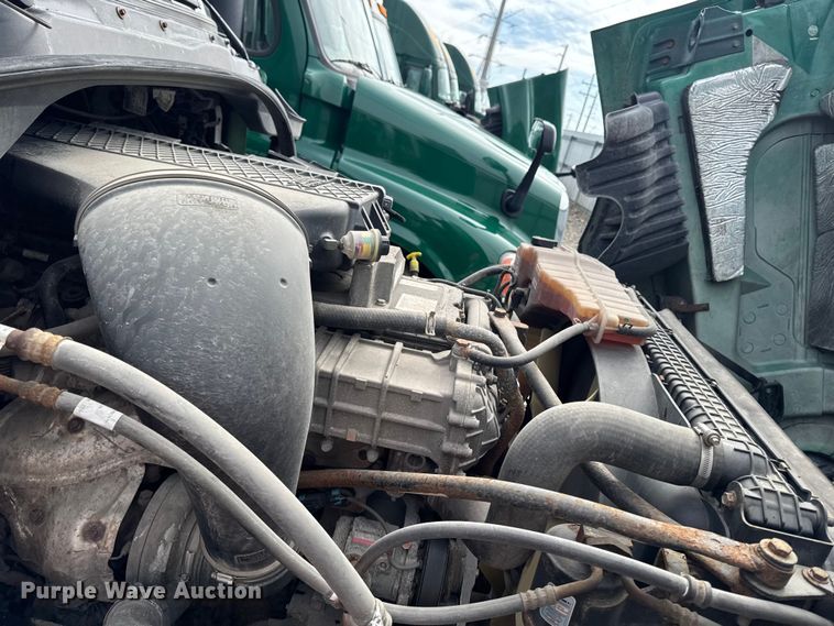 image for item YA2329 2017 Freightliner Cascadia 125 semi truck