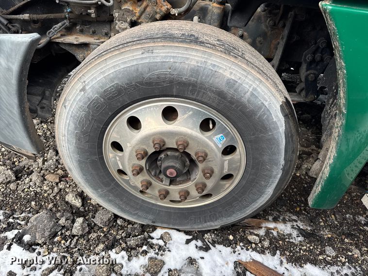 image for item YA2329 2017 Freightliner Cascadia 125 semi truck