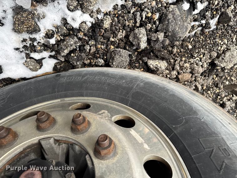 image for item YA2329 2017 Freightliner Cascadia 125 semi truck