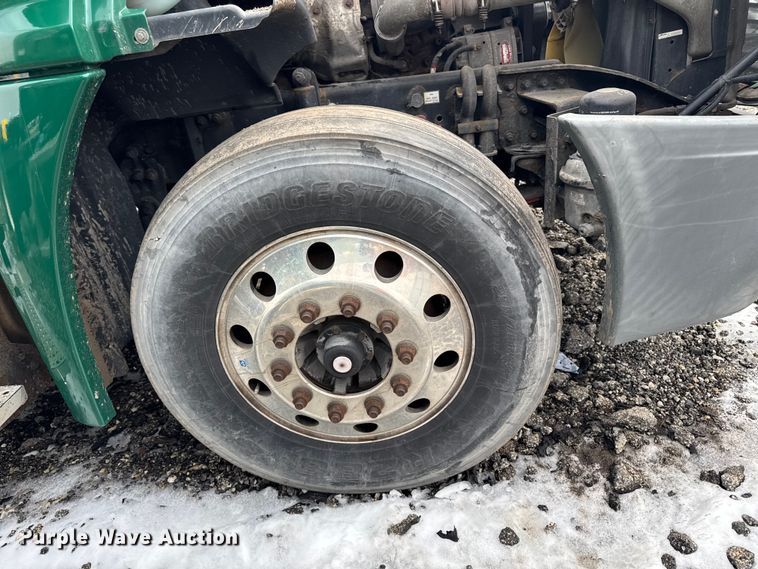 image for item YA2329 2017 Freightliner Cascadia 125 semi truck