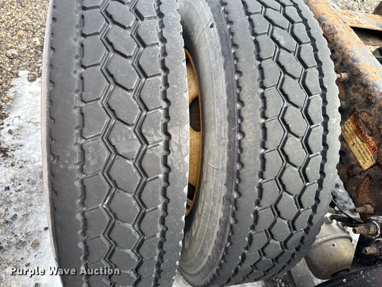 image for item YA2329 2017 Freightliner Cascadia 125 semi truck