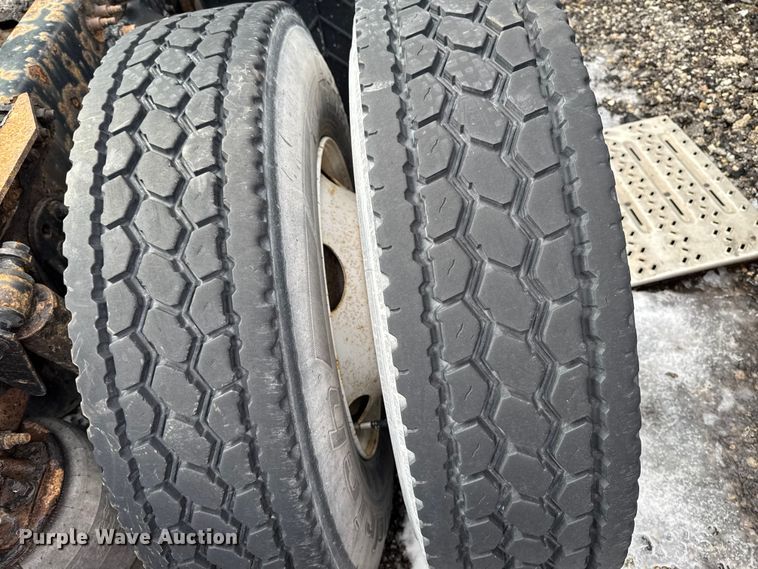 image for item YA2329 2017 Freightliner Cascadia 125 semi truck