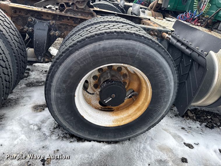 image for item YA2329 2017 Freightliner Cascadia 125 semi truck