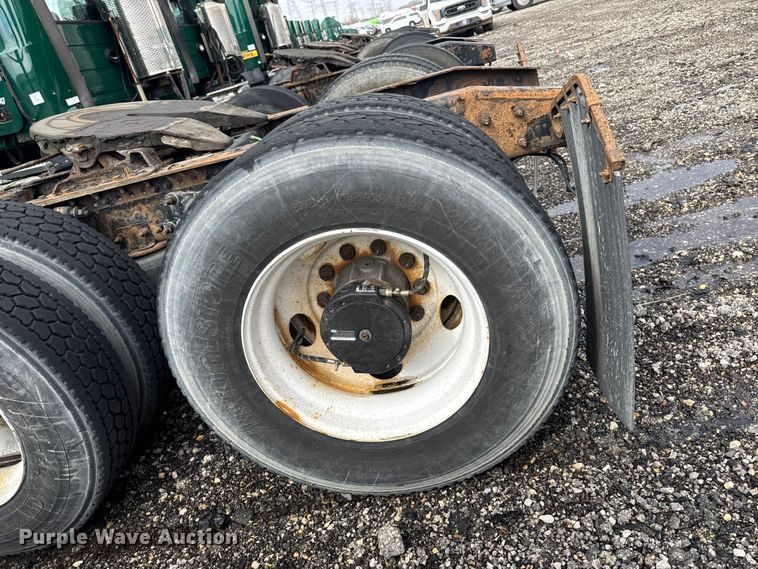 image for item YA2329 2017 Freightliner Cascadia 125 semi truck