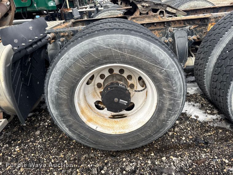 image for item YA2329 2017 Freightliner Cascadia 125 semi truck