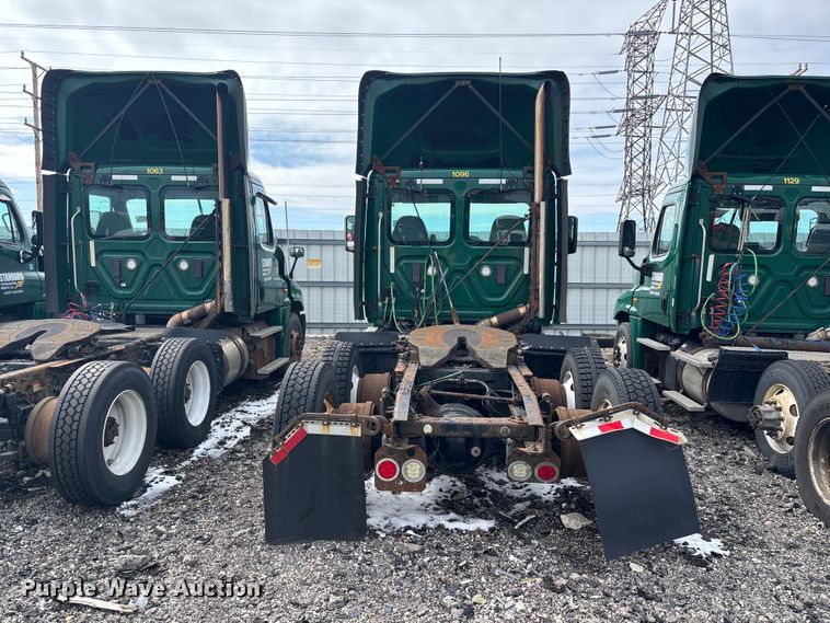 image for item YA2330 2017 Freightliner Cascadia 125 semi truck