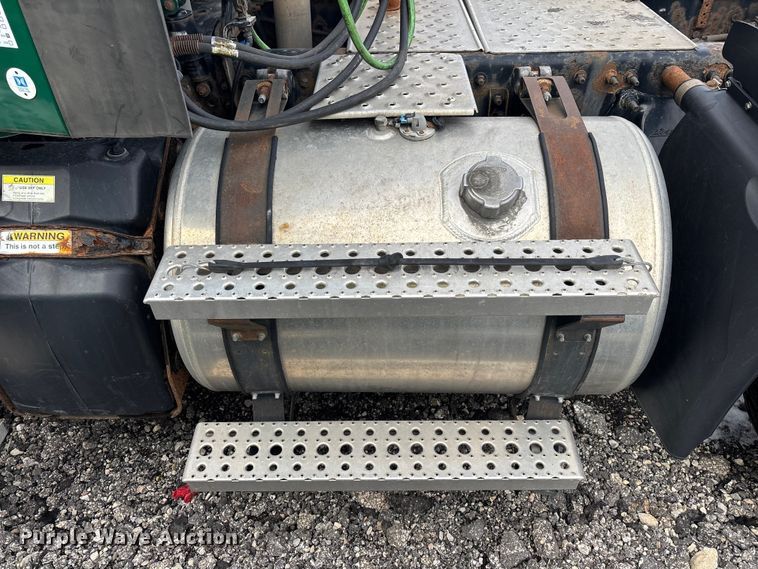 image for item YA2330 2017 Freightliner Cascadia 125 semi truck