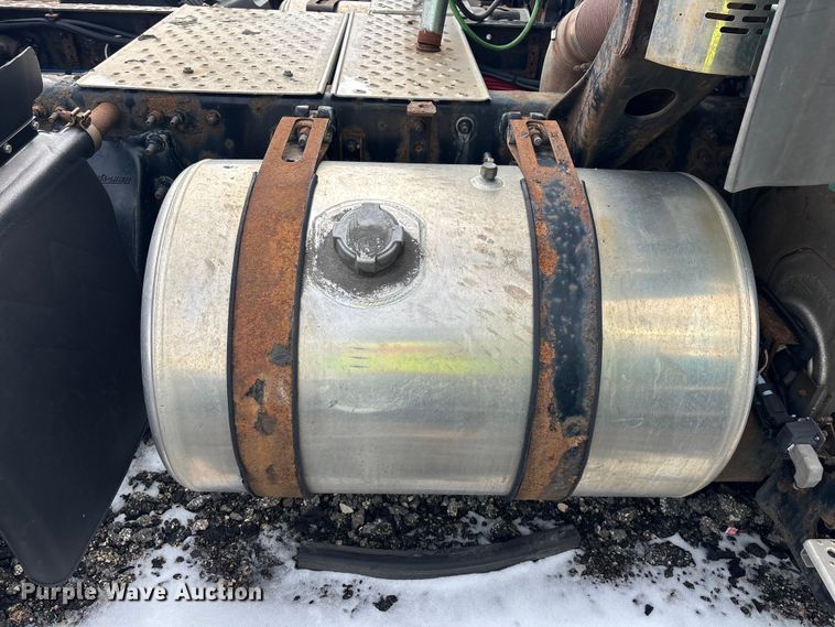 image for item YA2330 2017 Freightliner Cascadia 125 semi truck