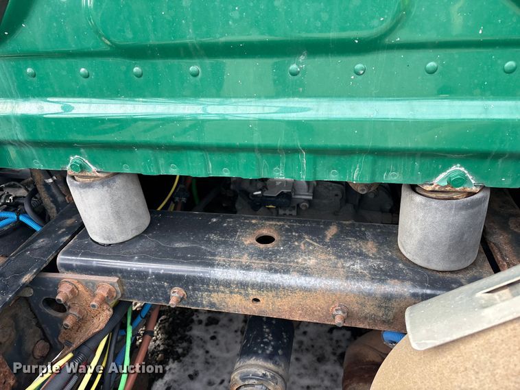 image for item YA2330 2017 Freightliner Cascadia 125 semi truck