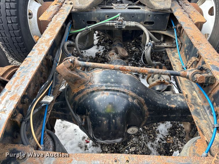 image for item YA2330 2017 Freightliner Cascadia 125 semi truck