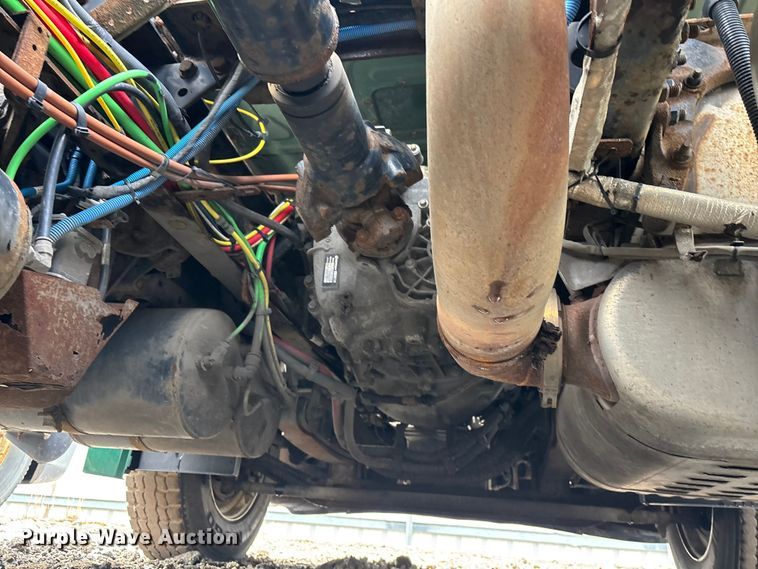 image for item YA2330 2017 Freightliner Cascadia 125 semi truck