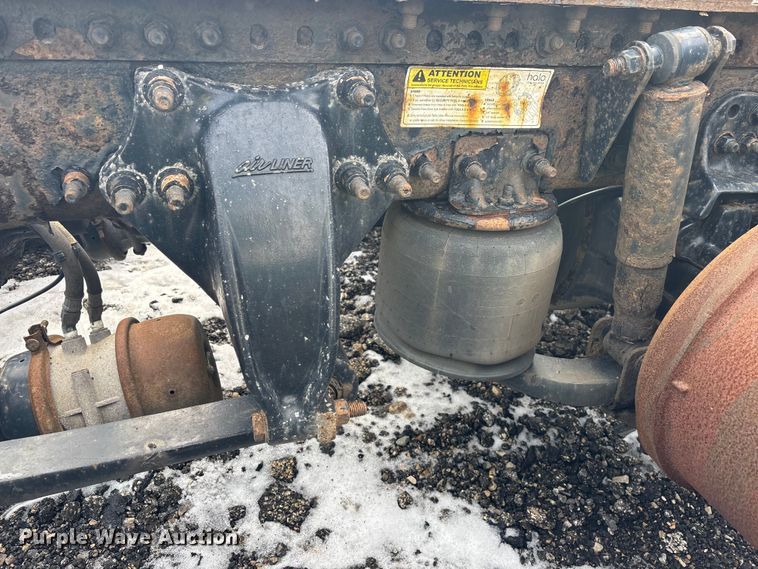 image for item YA2330 2017 Freightliner Cascadia 125 semi truck