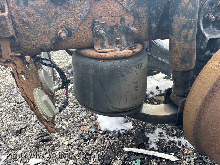 image for item YA2330 2017 Freightliner Cascadia 125 semi truck