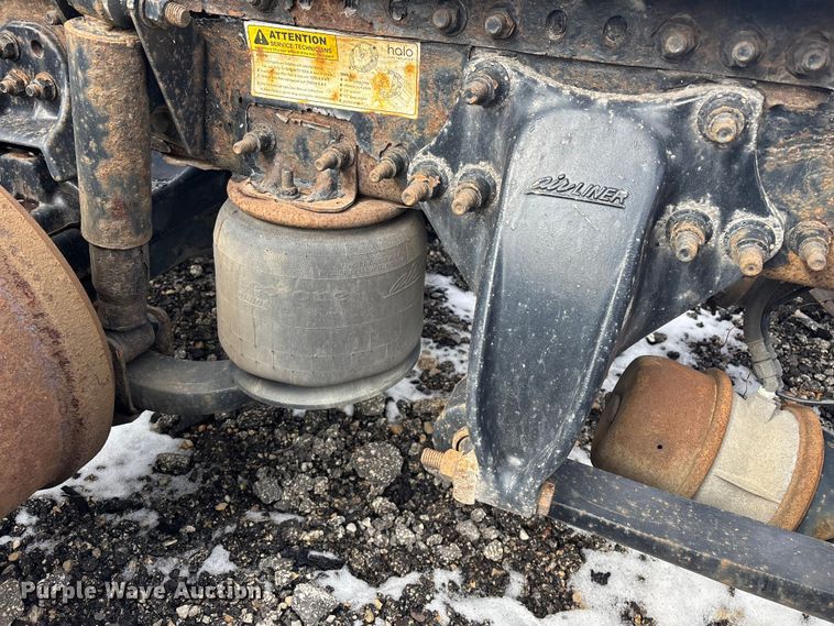 image for item YA2330 2017 Freightliner Cascadia 125 semi truck