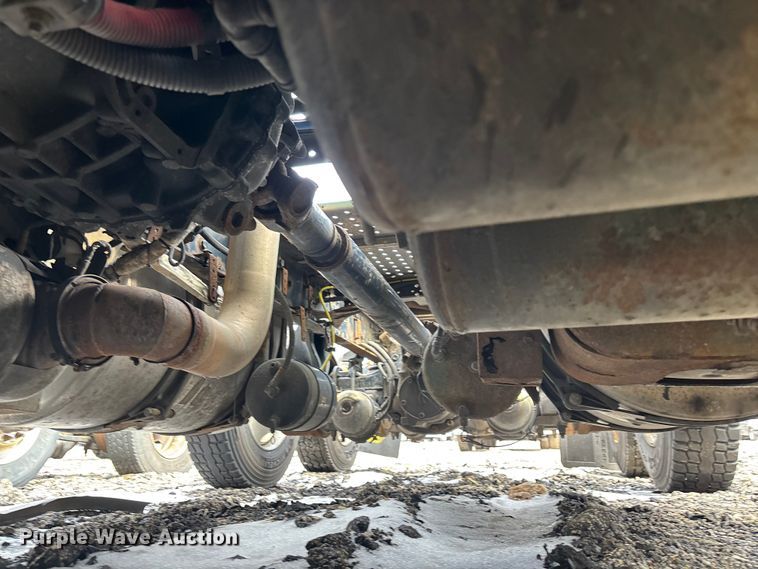 image for item YA2330 2017 Freightliner Cascadia 125 semi truck