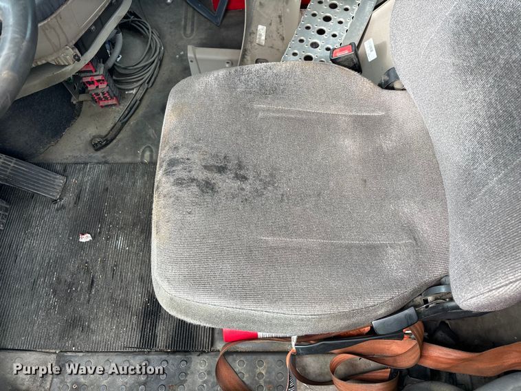 image for item YA2330 2017 Freightliner Cascadia 125 semi truck