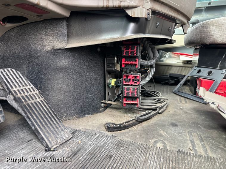 image for item YA2330 2017 Freightliner Cascadia 125 semi truck