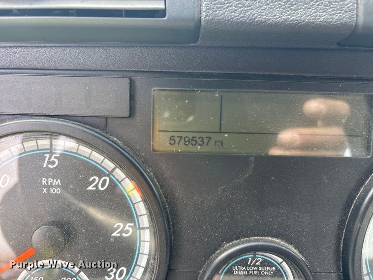 image for item YA2330 2017 Freightliner Cascadia 125 semi truck