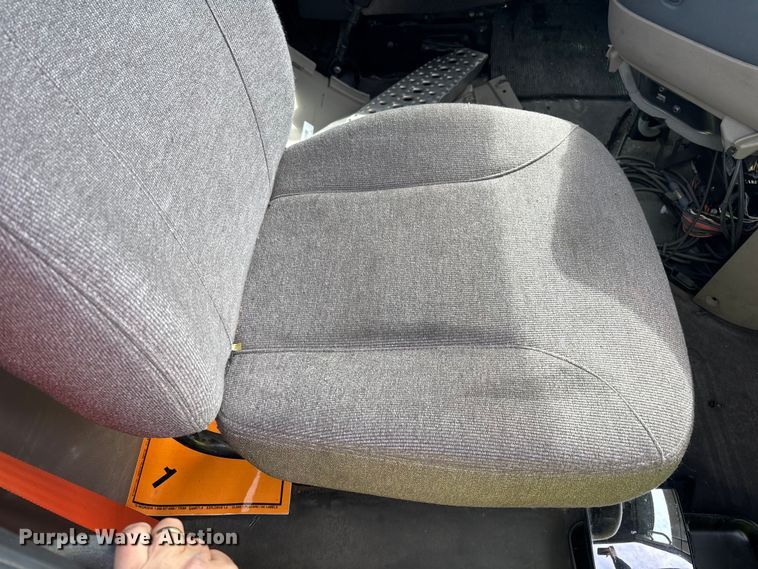 image for item YA2330 2017 Freightliner Cascadia 125 semi truck