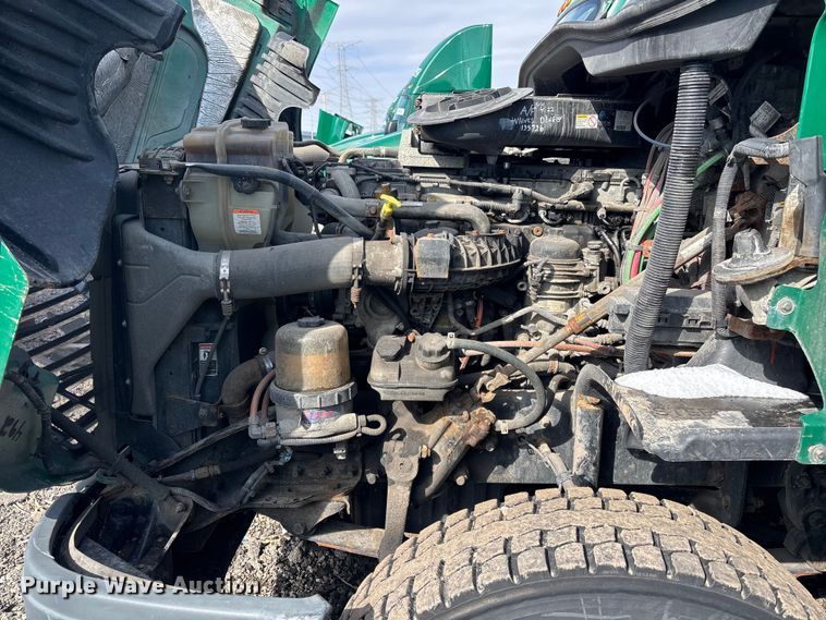 image for item YA2330 2017 Freightliner Cascadia 125 semi truck