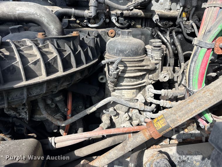 image for item YA2330 2017 Freightliner Cascadia 125 semi truck