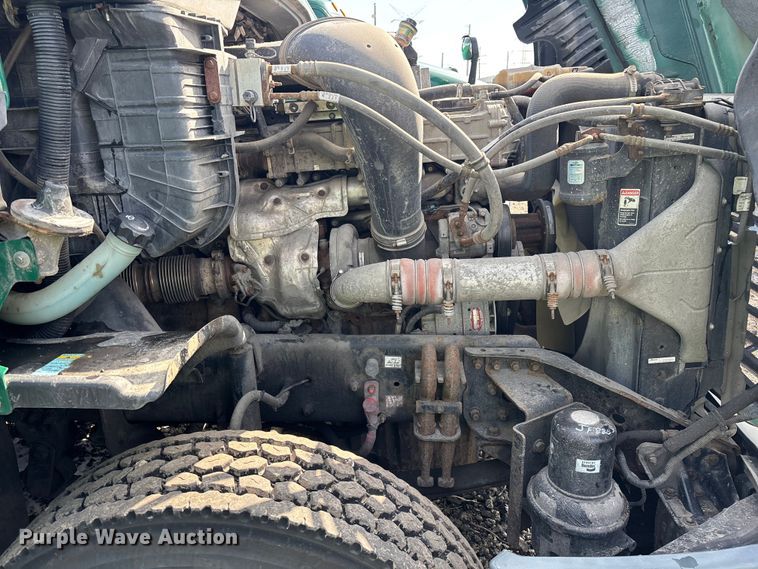 image for item YA2330 2017 Freightliner Cascadia 125 semi truck