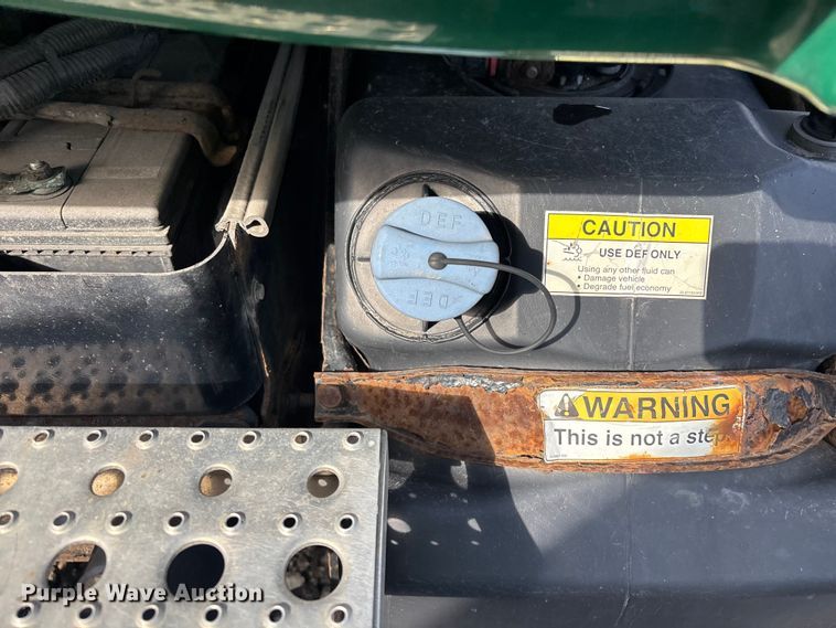 image for item YA2330 2017 Freightliner Cascadia 125 semi truck