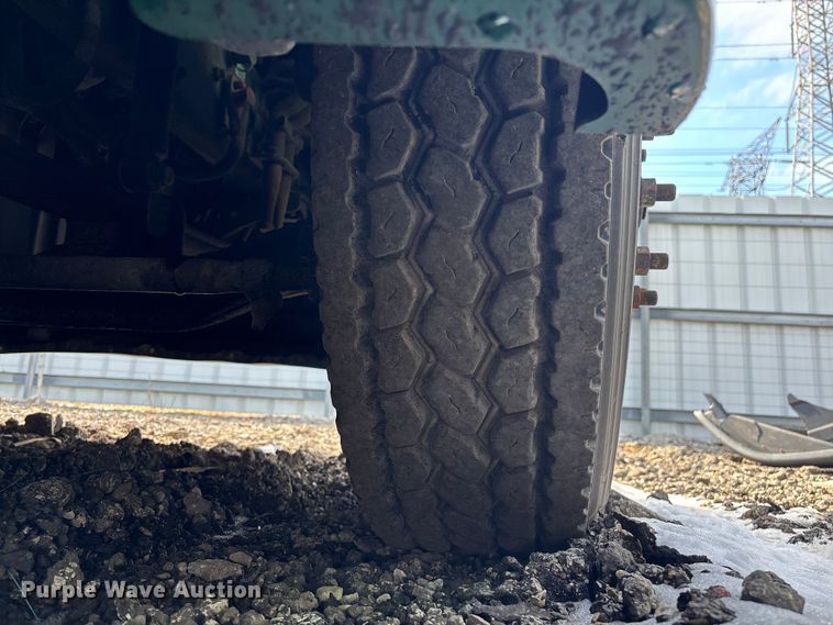 image for item YA2330 2017 Freightliner Cascadia 125 semi truck