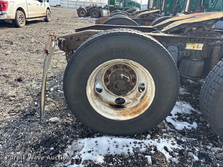 image for item YA2330 2017 Freightliner Cascadia 125 semi truck