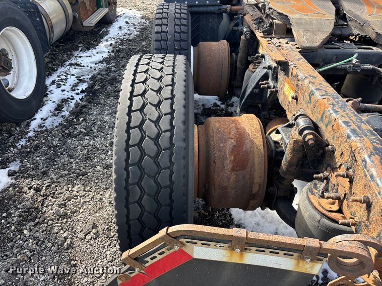 image for item YA2330 2017 Freightliner Cascadia 125 semi truck