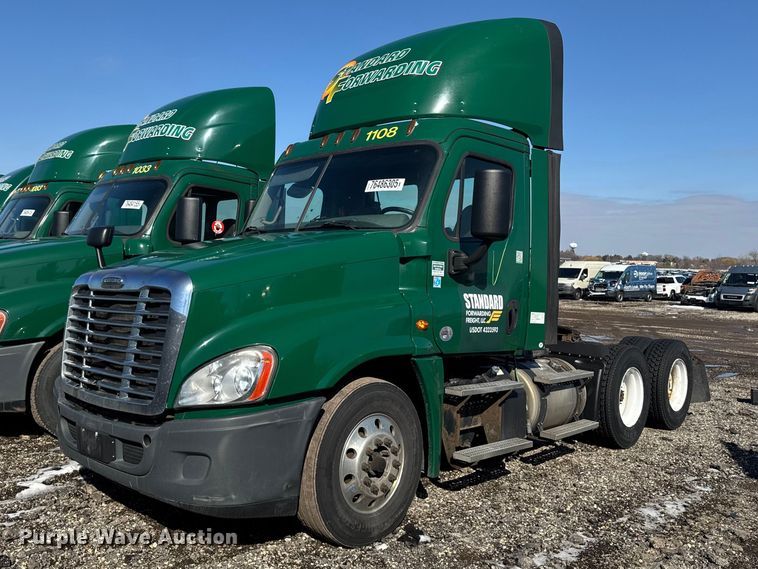 image for item YA2331 2017 Freightliner Cascadia 125 semi truck