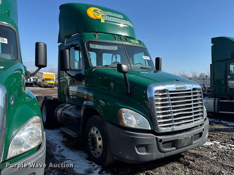 image for item YA2331 2017 Freightliner Cascadia 125 semi truck