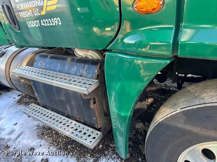 image for item YA2331 2017 Freightliner Cascadia 125 semi truck