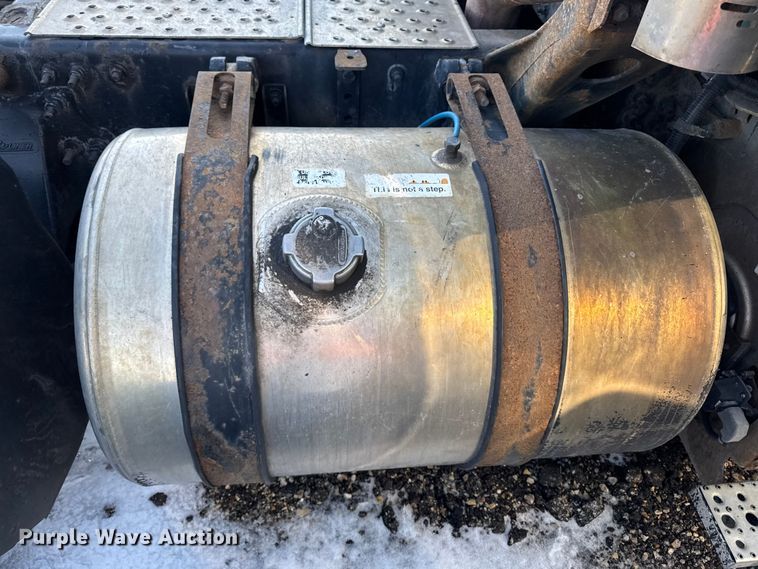 image for item YA2331 2017 Freightliner Cascadia 125 semi truck