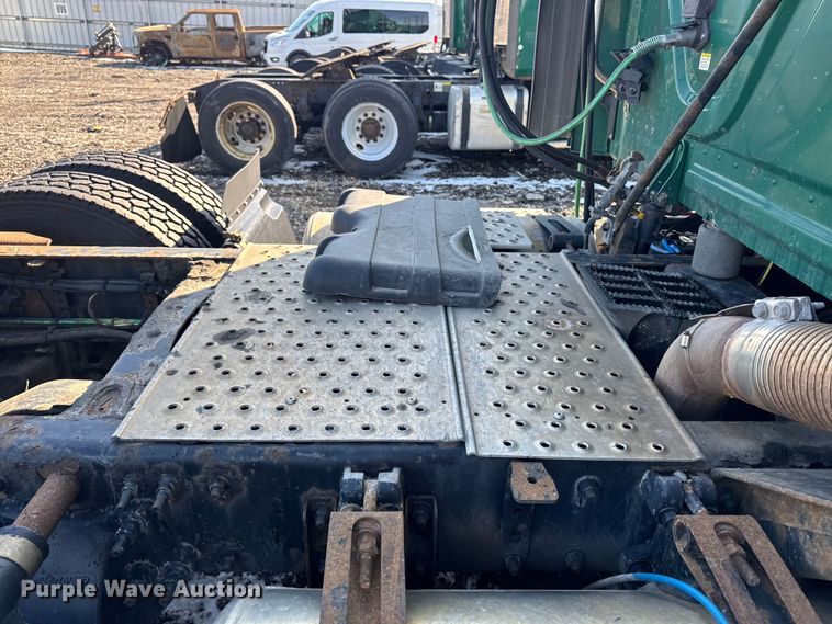 image for item YA2331 2017 Freightliner Cascadia 125 semi truck