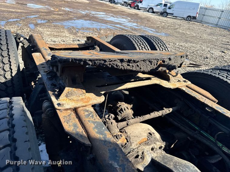 image for item YA2331 2017 Freightliner Cascadia 125 semi truck