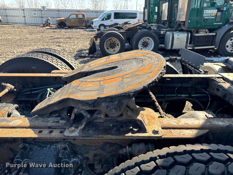 image for item YA2331 2017 Freightliner Cascadia 125 semi truck