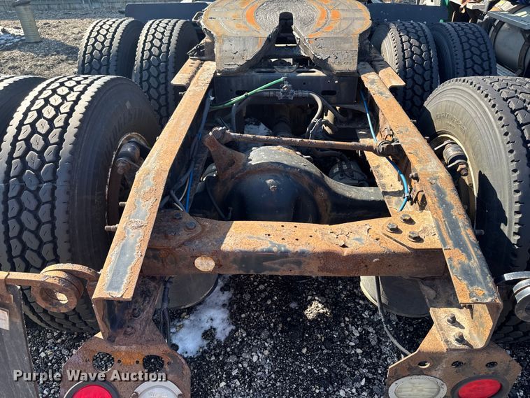 image for item YA2331 2017 Freightliner Cascadia 125 semi truck