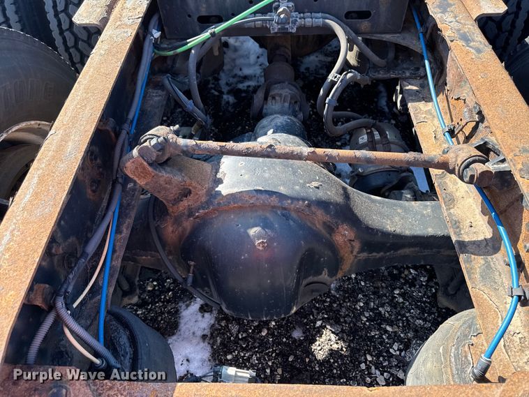 image for item YA2331 2017 Freightliner Cascadia 125 semi truck